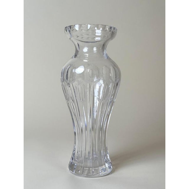 An impressive European crystal vase, dating approximately from the 1920s to the 1930s. Its elegant silhouette combines the...