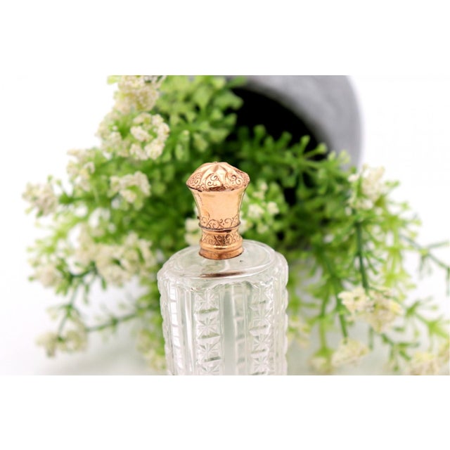 Perfume Bottle in Glass and 15k Gold For Sale - Image 4 of 6