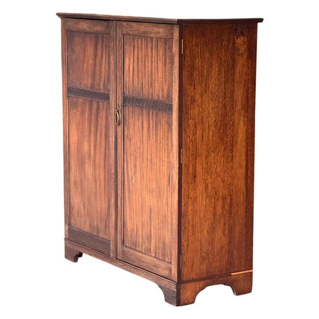 Edwardian The Valet Compactum Wardrobe in Walnut & Cedar, 19th Century For Sale - Image 5 of 18