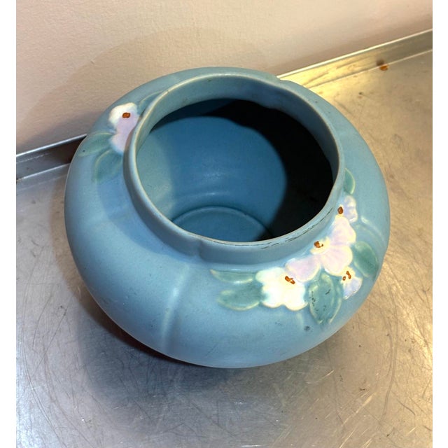 1920s-30s Weller Pottery blue/white flower planter/bowl/vase. Some minor fading/discoloration to surface color in a few...