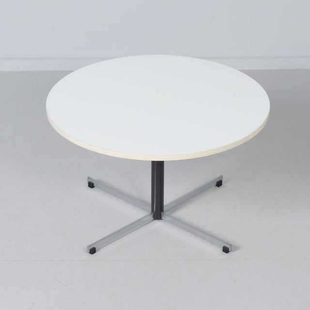 Gispen 3696 coffee table from the 1970s, featuring a round white melamine top, a graphite-black base and a functional...