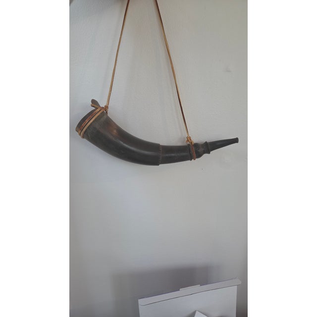 Vintage Colonial Style Natural Horn Powder Flask With Leather Hanging Strap For Sale - Image 12 of 15