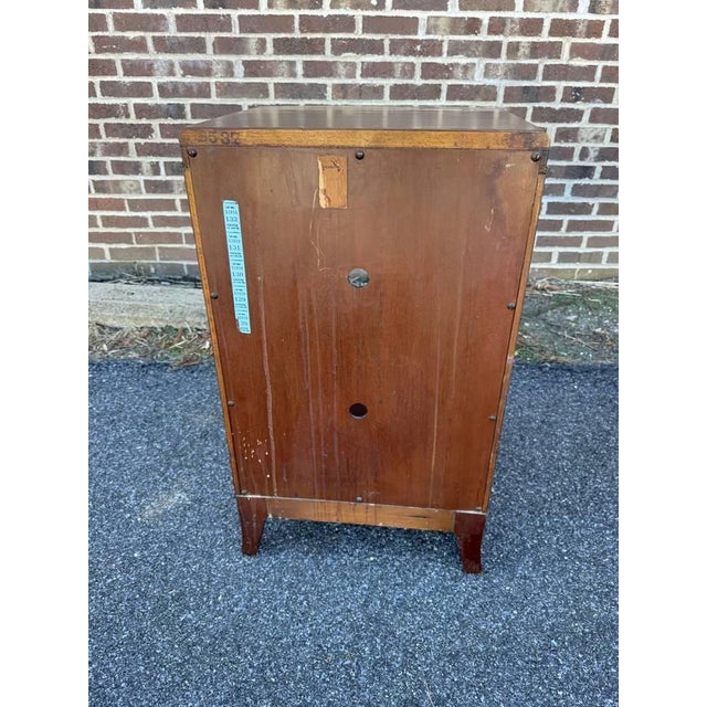 Mid 20th Century Pair of Frederal Style Bowfront Mahogany 1 Drawer Nightstands by Rway Furniture For Sale - Image 11 of 17