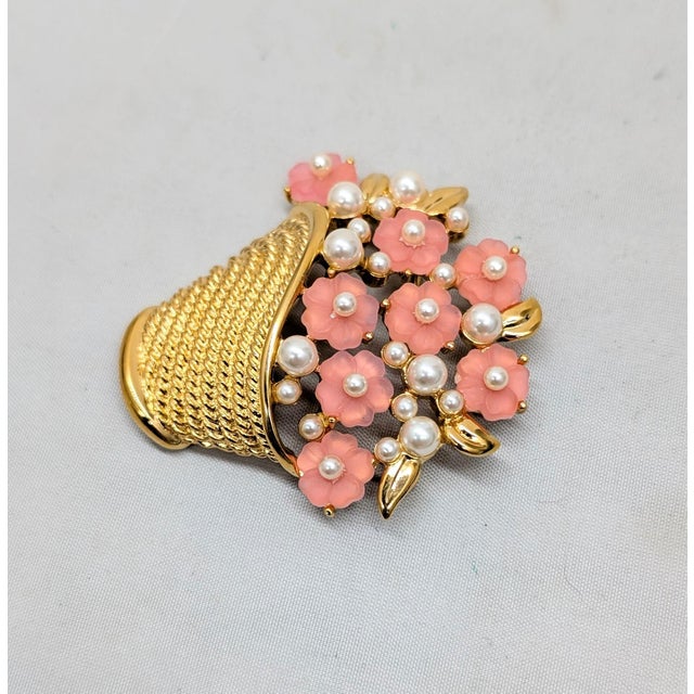 1980s Vintage 1980s Signed Napier Pink Rhinestone Flowers & Faux-Pearls in a Basket Brooch For Sale - Image 5 of 9