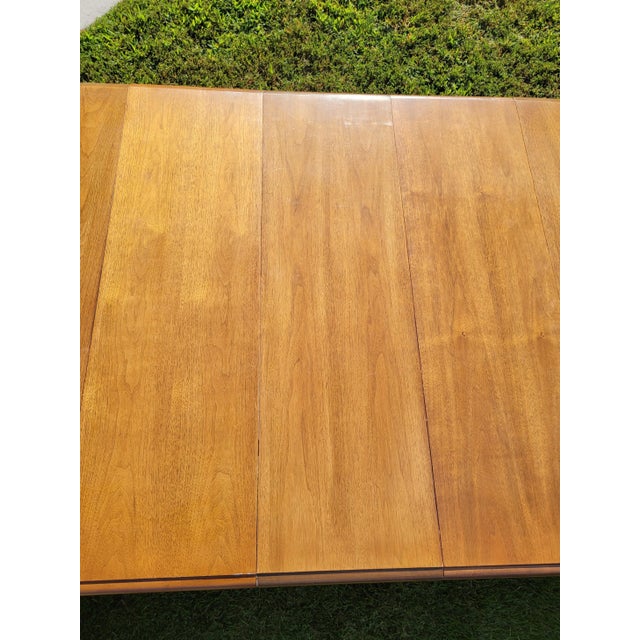 Brown 1960s Thomasville French Provincial Walnut Dining Table and 6 Chairs - Set of 7 For Sale - Image 8 of 15