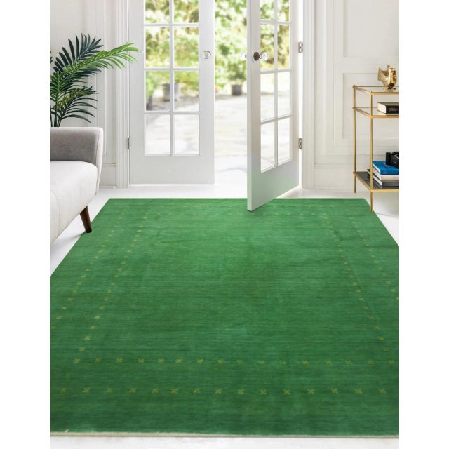 Jasmine Alluring Green Handmade Wool Rug, Country of Origin: India. This exceptional piece showcases the refined weaving...