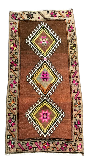 Geometric Design Turkish Vintage Small Rug 1′6″ × 2′11″