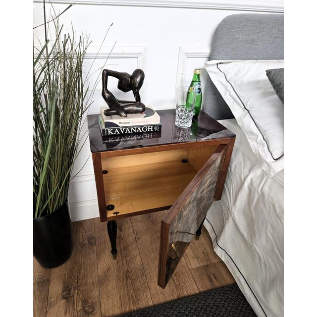 1950s Mid-Century Italian Art Deco Style Nightstands in Walnut with Glass Tops, 1950s, Set of 2 For Sale - Image 5 of 11