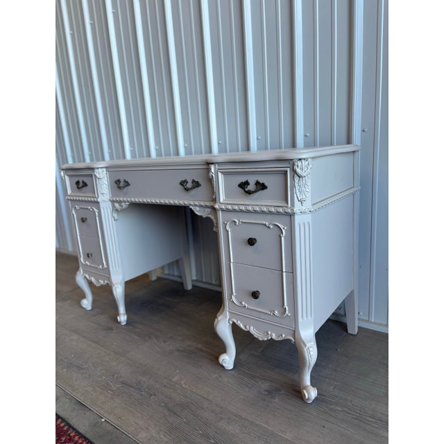 1960s Ornate French Provincial Style Writing Desk / Vanity in Soft Beige-Grey With Carved Details For Sale - Image 4 of 6