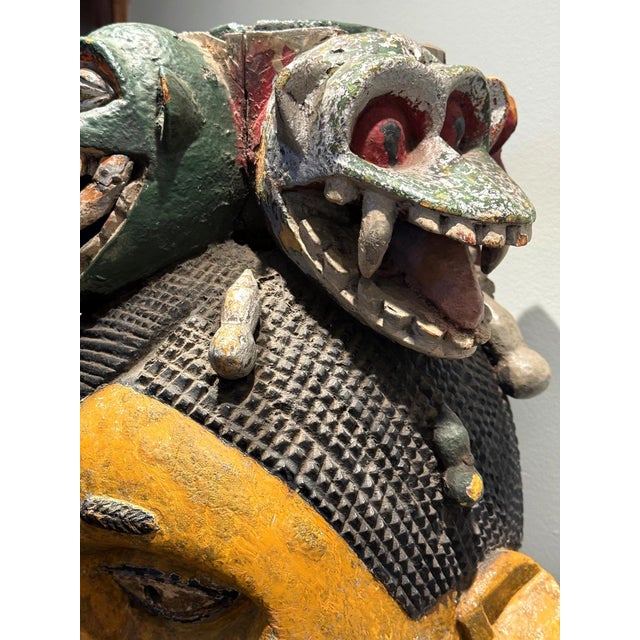 Large Wood Sculpture Yoruba Gẹ̀lẹ̀dẹ́ Helmet Mask on Display Stand For Sale In Atlanta - Image 6 of 16