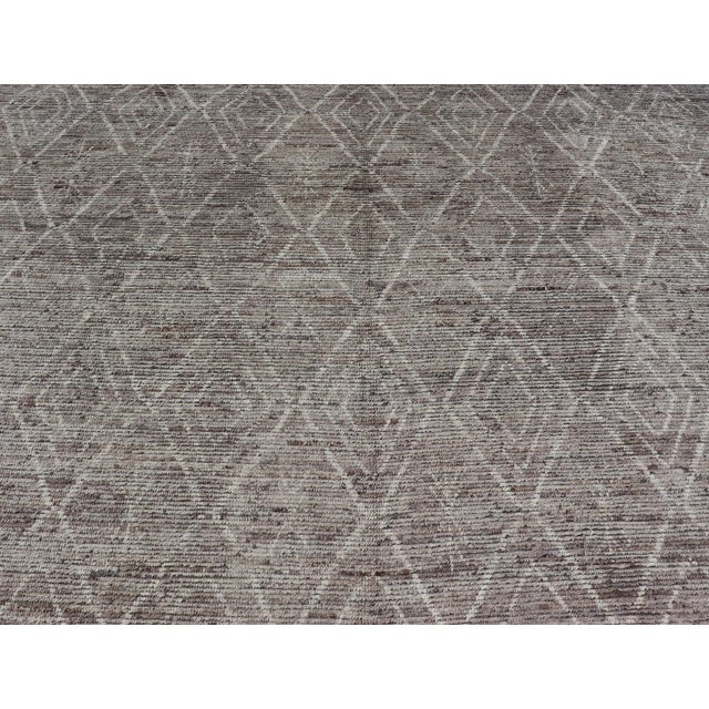 Textile Modern Causal Contemporary Rug in Moroccan Design in Variegated Gray and Cream For Sale - Image 7 of 12
