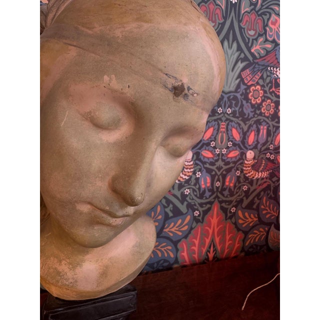 Madonna Bust with Inclined Head in Ceramic by Heinrich Waderé for Friedrich Goldscheider, 1890s For Sale - Image 4 of 9