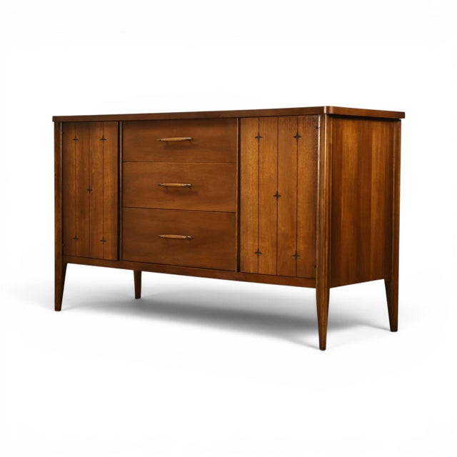 Mid-Century Modern Broyhill Saga Vintage Mid Century Modern Buffet Credenza C. 1960s For Sale - Image 3 of 15
