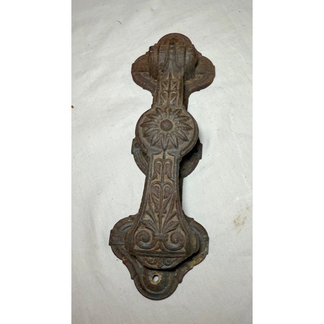 1940s Large Antique Ornate Eastlake Aesthetic Cast Iron Front Door Mount Knocker For Sale - Image 5 of 11