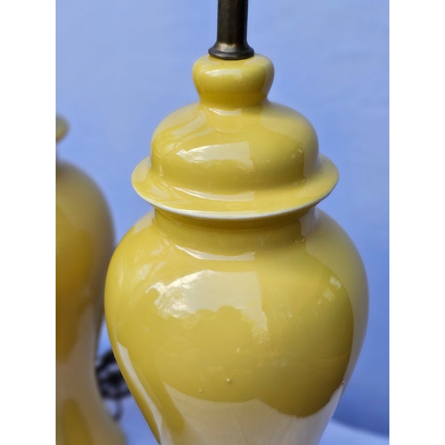 Mid 20th Century Pair of Vintage Yellow Ginger Jar 3-Way Lamps For Sale - Image 5 of 10