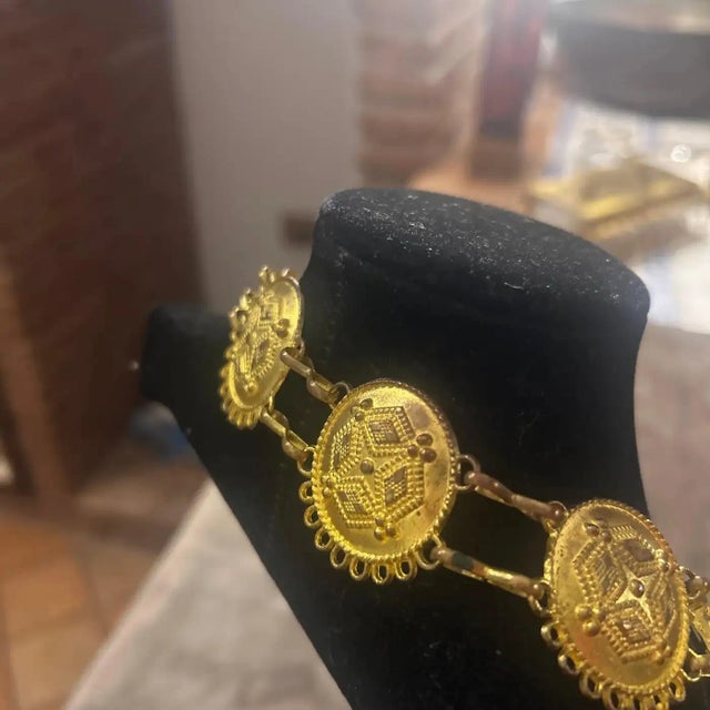 Goldenrod 1960s Baroque Style Gilded Metal Costume Jewelry Italian Necklace For Sale - Image 8 of 9