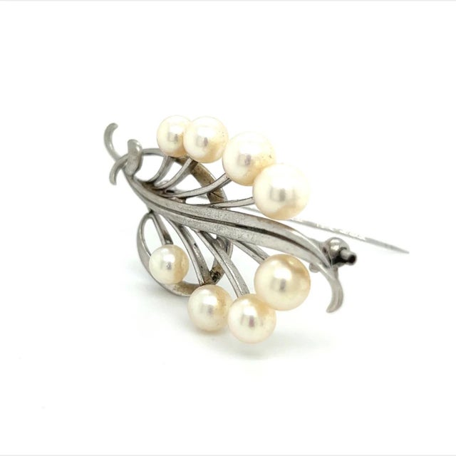 1990s Mikimoto Estate Akoya Pearl Brooch Pin Sterling Silver For Sale - Image 9 of 11