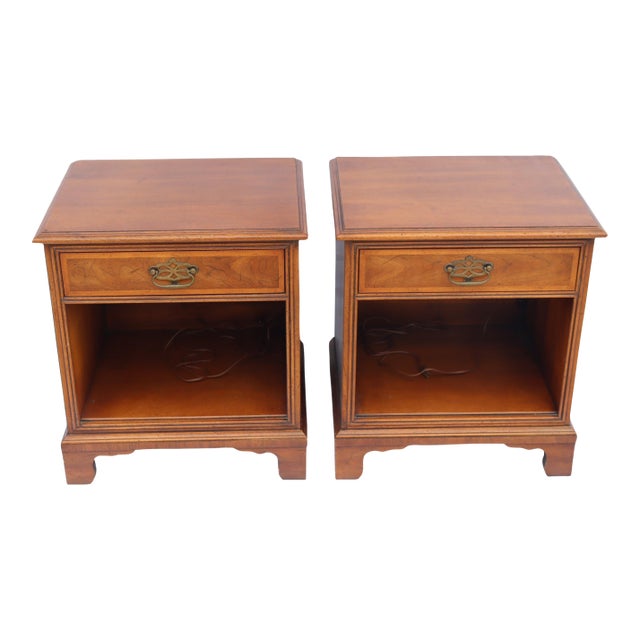 1980s Pair of Henredon Wood Nightstands With Open Shelves For Sale