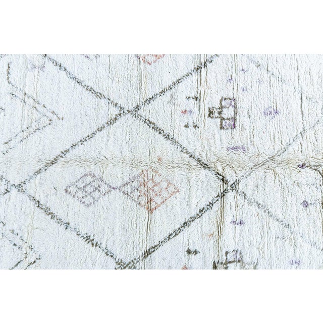 1950s Doris Leslie Blau Moroccan Vintage Geometric Cream Hand-Knotted Wool Rug For Sale - Image 5 of 7