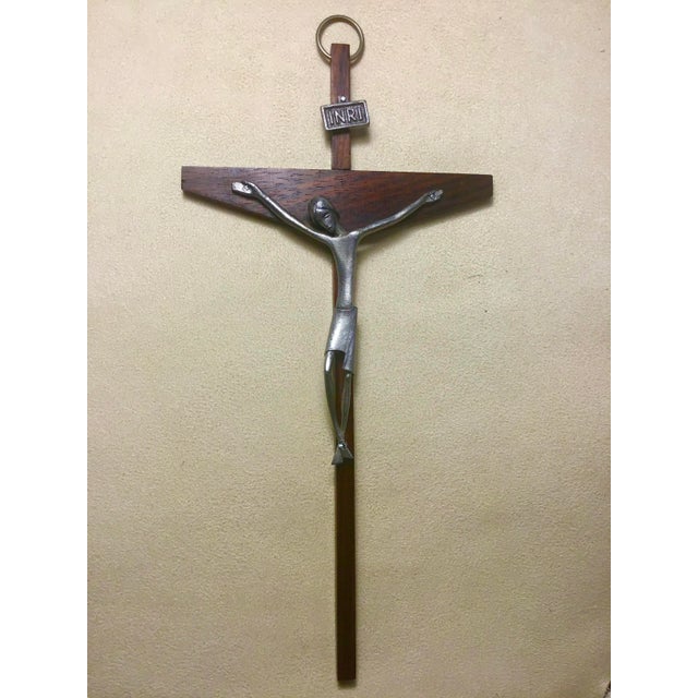 Wood Mid Century Modern Crucifix in Teak and Silver Tone Metal, Italy For Sale - Image 7 of 8