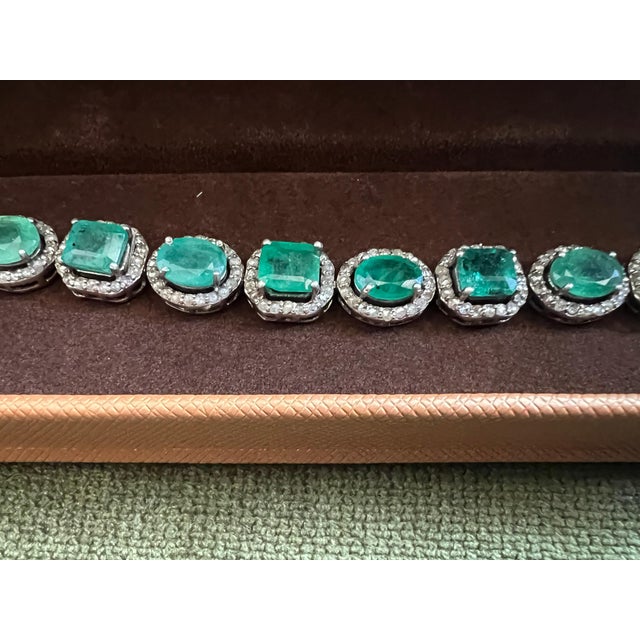 Late 20th Century Bochic “Capri” Vintage Zambian Emerald & Diamond Bracelet Set 18K Gold & Silver For Sale - Image 5 of 15