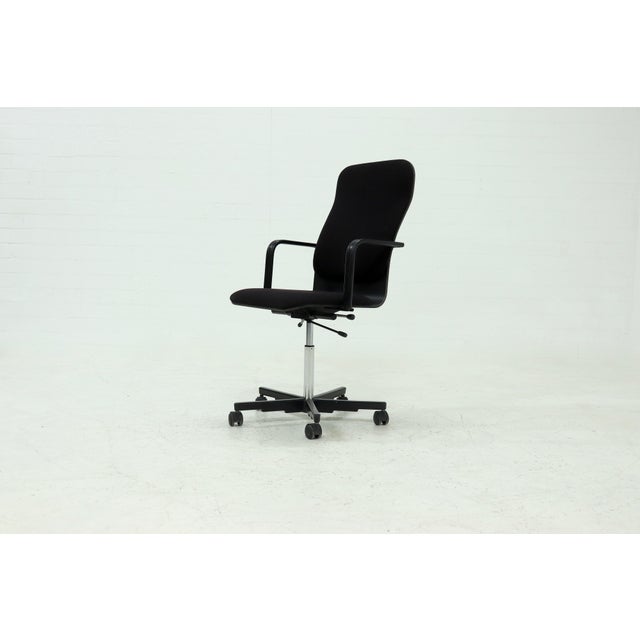 Ergonomic office armchair from the Sirkus series by Yrjö Kukkapuro, produced by Avarte in Finland circa 1981. The chair...