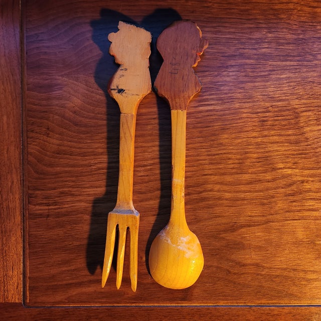 1950s 1950s Luxembourg Man Woman Hand Carved Wood Salad Server Set Italy For Sale - Image 5 of 9