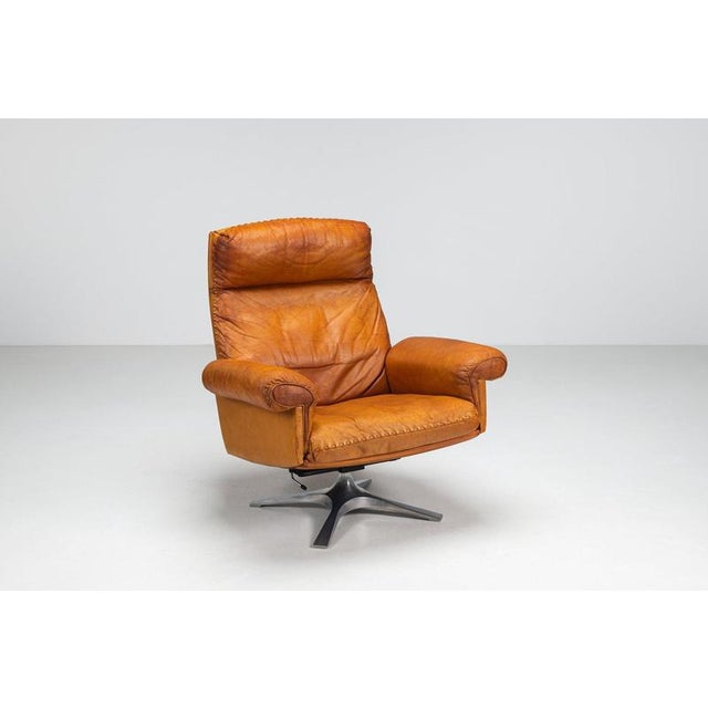 Characterful high-back Model DS-31 lounge chair produced by De Sede in Switzerland during the 1970s. Upholstered in thick...