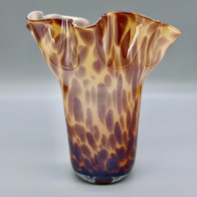 Vintage Tortoiseshell Art Glass Handkerchief Vase — Amber & Cream Ruffled Fazzoletto Vase, Murano Style For Sale - Image 4 of 11