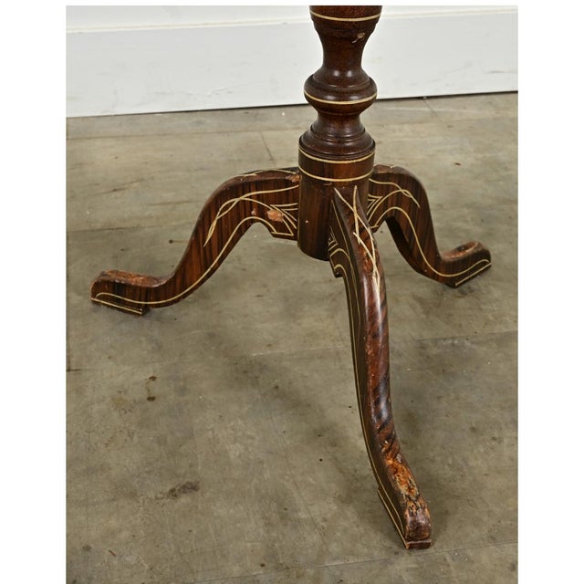 Swedish 19th Century Grain Painted Spinning Tilt-Top Table For Sale In Baton Rouge - Image 6 of 9