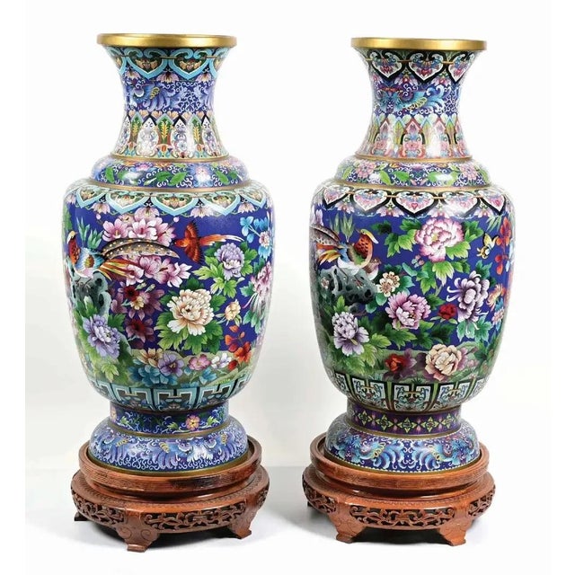 Chinese Pair of Late 20th Century Palatial Blue Chinese Cloisonne Enamel Vases With Peacocks For Sale - Image 3 of 4