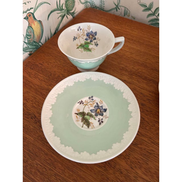 1930’s Wedgewood China Corinthian Hampton Court With Celadon Mint Green Rim - A Set of 60 Pieces For Sale - Image 13 of 18