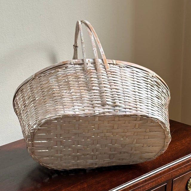 Wood Late-20th Century White-Washed Splint Weave Wicker Gathering Basket For Sale - Image 7 of 12