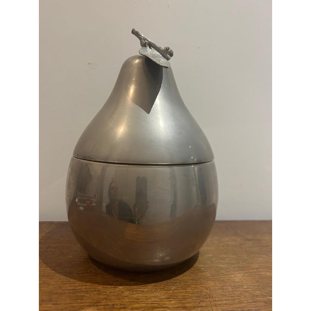 Pear-shaped metal ice bucket by Hans Turnwald Freddo Therm, Swiss Patent International. 1970s Used condition This piece...