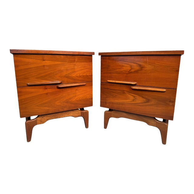 Pair of Mid-Century Modern Nightstands For Sale