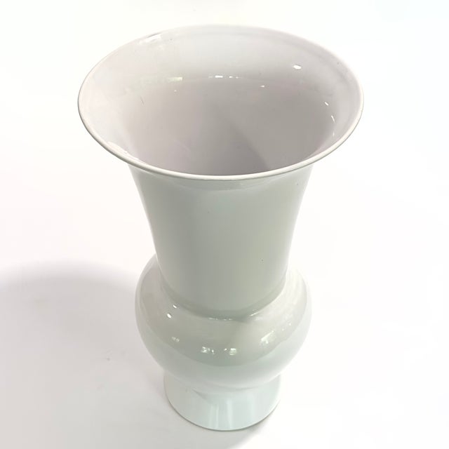 The Ultimate Classic Oversized White Ceramic Urn For Sale - Image 4 of 7