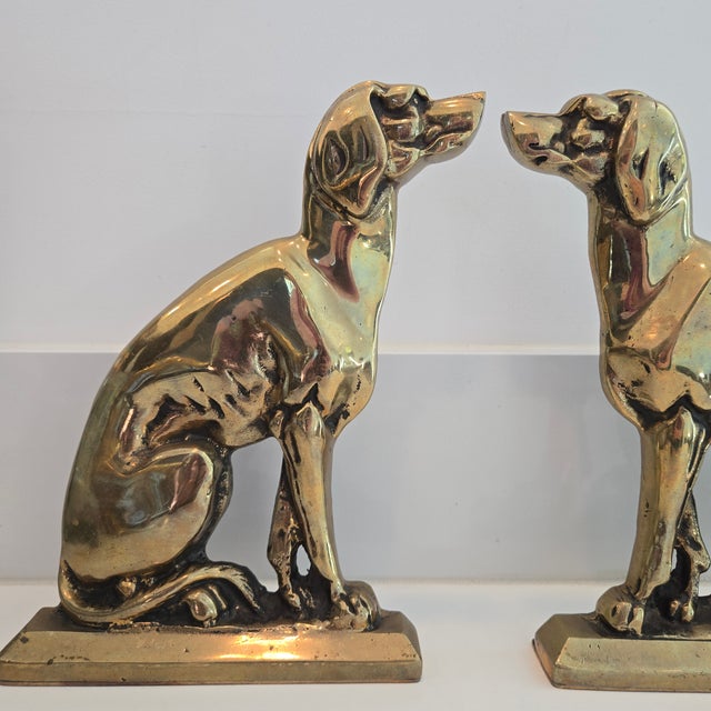 Add a touch of classic English Country elegance to your home with this handsome pair of vintage hunting dog figures....
