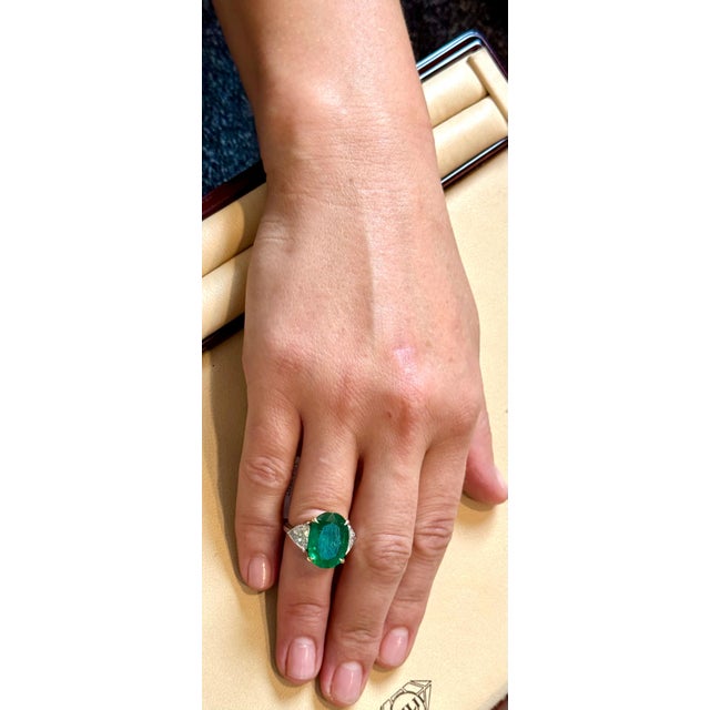 GIA Certified 11 Ct Fine Zambian Emerald & 1.52 Ct Each Trillion Diamond Ring Pt For Sale - Image 14 of 18