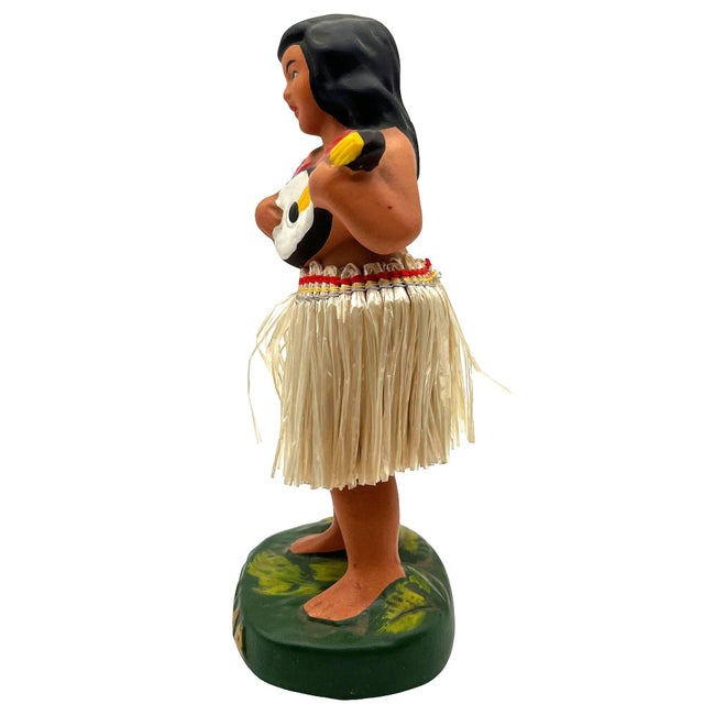 Mid 20th Century Ceramic Hawaii Hula Girl Dancing Ukulele Player Bobble Doll For Sale - Image 4 of 7