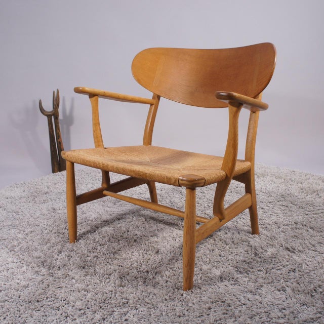Mid-Century Modern CH22 Armchair in Oak with Seat in Paper Cord by Hans J. Wegner for Carl Hansen & Son, Denmark, 1950s For Sale - Image 3 of 11