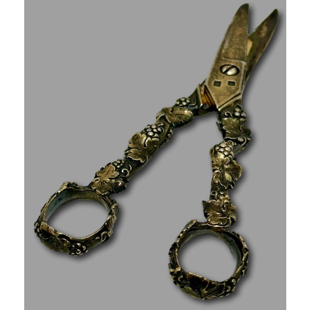 Traditional Outstanding Fine Quality Antique London England Georgian Sterling Silver Grape Shears For Sale - Image 3 of 18