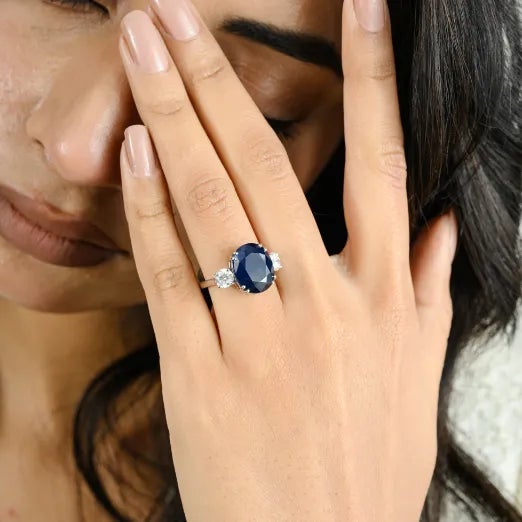 Blue 8.55 Carat Blue Sapphire and Diamond Three Stone 18k Gold Ring Size 5.5 For Sale - Image 8 of 12
