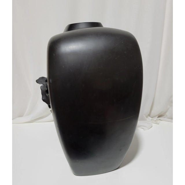 Early 20th Century Showa Period Japanese Cast Bronze Vase With Floral and Frog Motif For Sale - Image 4 of 10