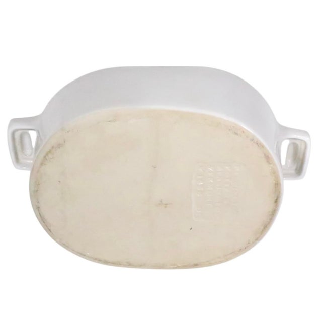 Off-white Vintage Bennington Potters Oval Lidded Casserole Baker by Davud Gil 1856 For Sale - Image 8 of 10