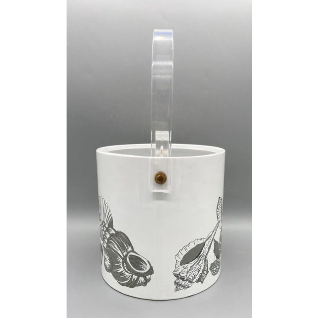 Late 20th Century Vintage White and Gray Shell Ice Bucket – Coastal Barware With Lucite Handle For Sale - Image 5 of 13