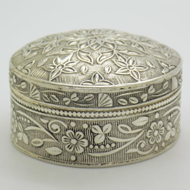 Vintage Italian Round Silver 800 Pill Trinket Snuff Box, 1980s For Sale - Image 6 of 13