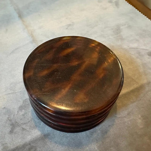 Brown 1970s Mid-Century Modern Fake Tortoise Shell Lucite Round Jewelry Box For Sale - Image 8 of 10