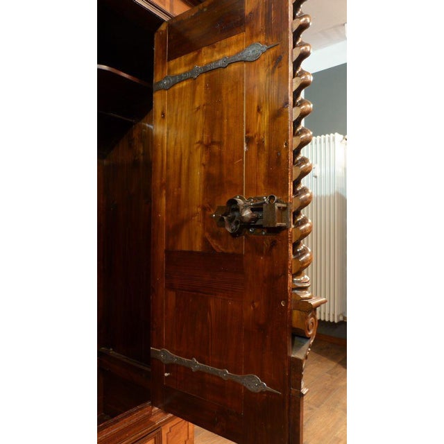 Baroque Hall Cabint in Walnut and Oak, 1750 For Sale - Image 17 of 18