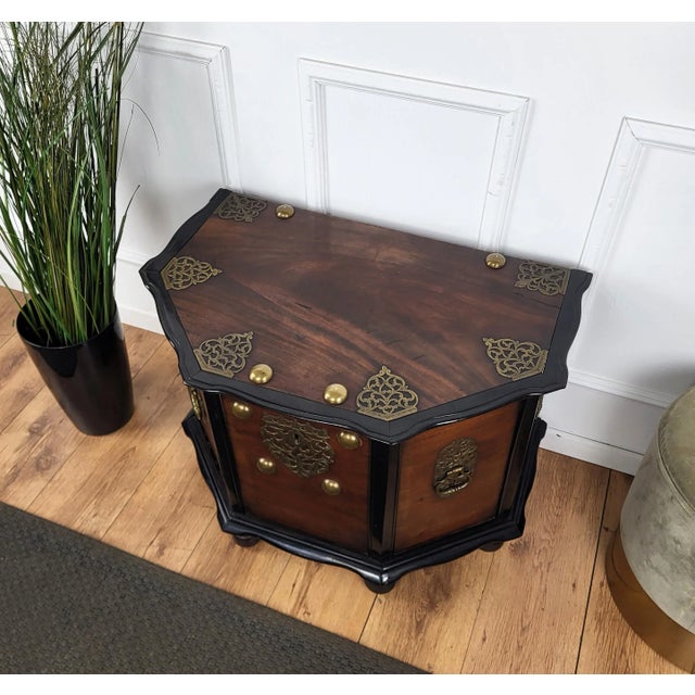 Italian Brass Wood Chest Trunk, 1950s For Sale - Image 4 of 9
