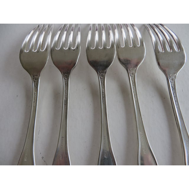 1900 - 1909 Antique Beauty Pattern Set of 5 Dinner Forks Rogers Silver Plate 1909 Pat. May 25-09 For Sale - Image 5 of 9
